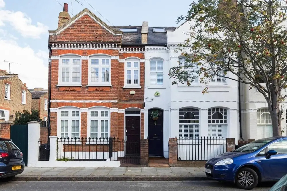 Fabulous 4-Bed House in Fulham with Garden!