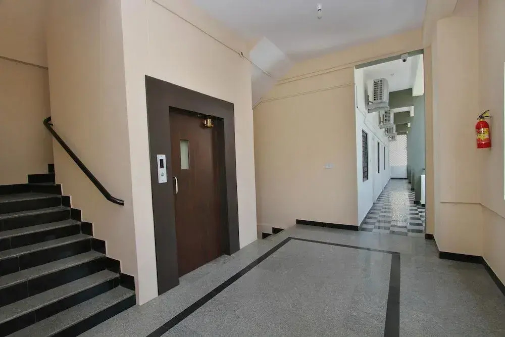 OYO 9060 Sri Sai Guest Inn