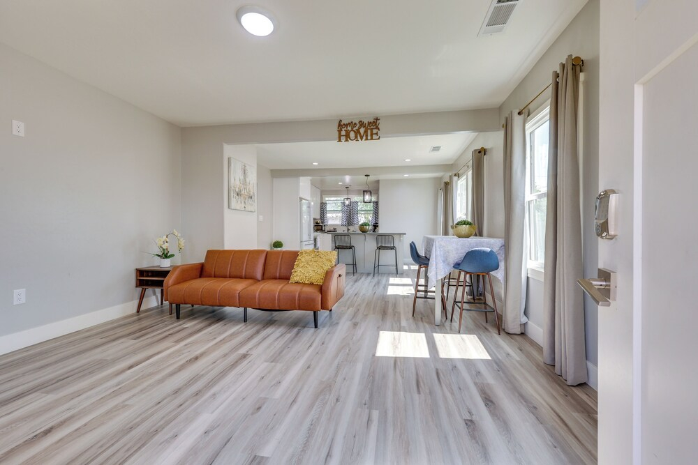 < 1 Mi to Main St Hanford! Home w/ Outdoor Space