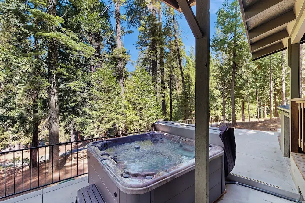 4BR Home w/ Spa, Bar, Home Gym, Decks, Near Lake
