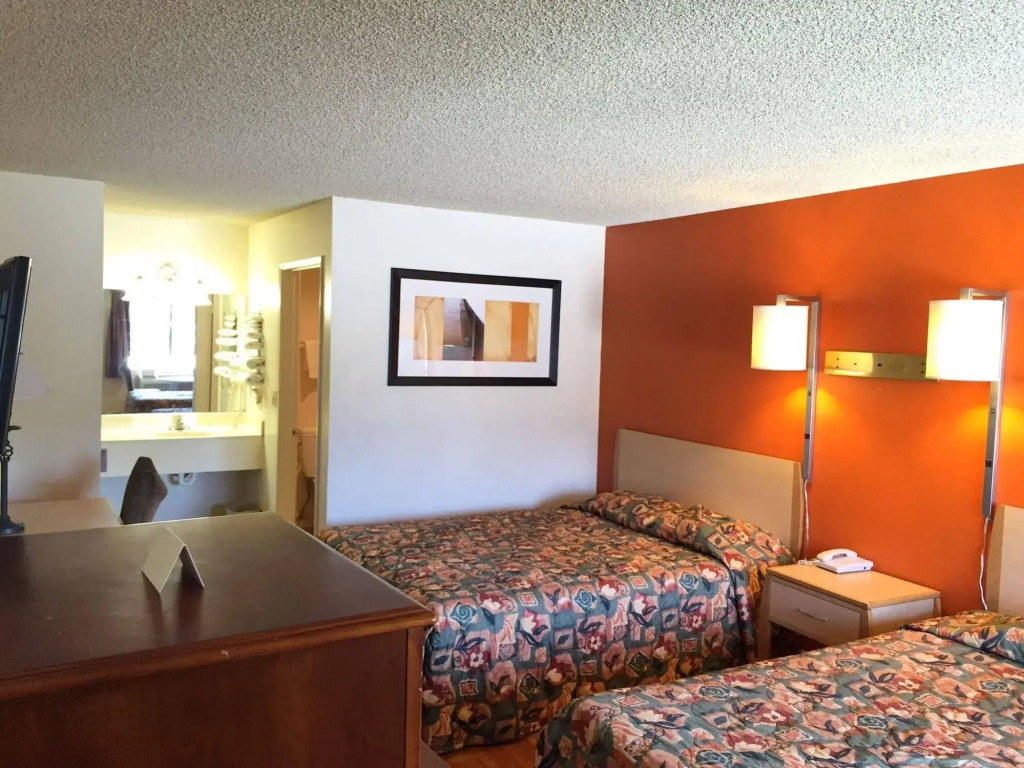 Fullerton Inn
