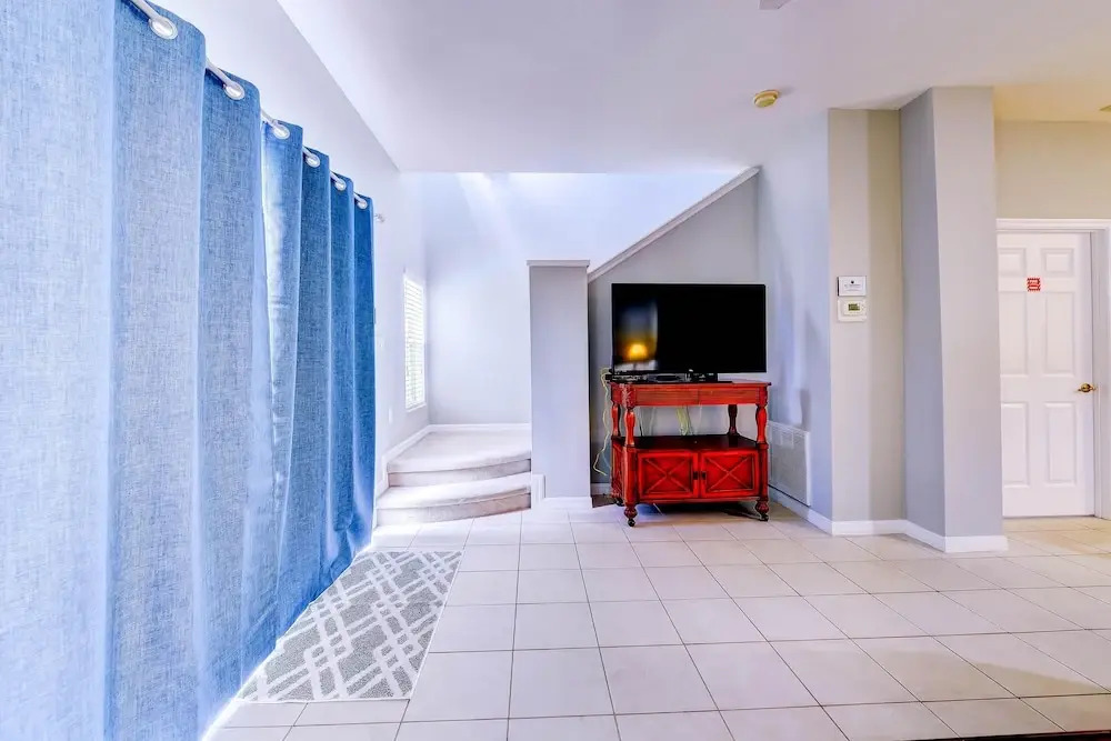 Private Pool and Enjoy all Resort Amenities Pool, gym and More!!