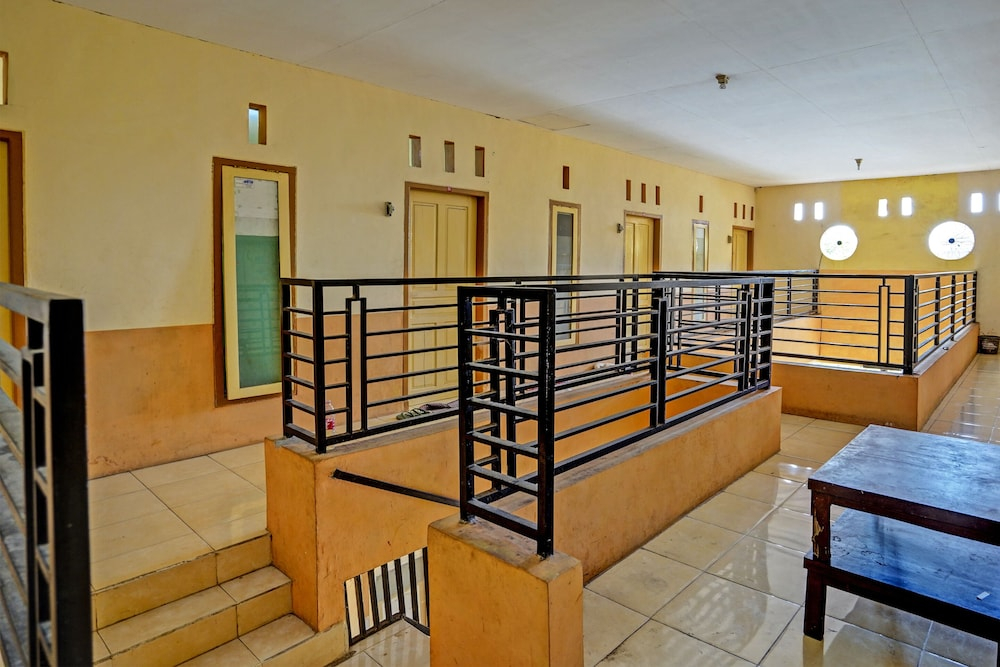 Hotel O Lili Kost SyariahNearKetapang Royal City