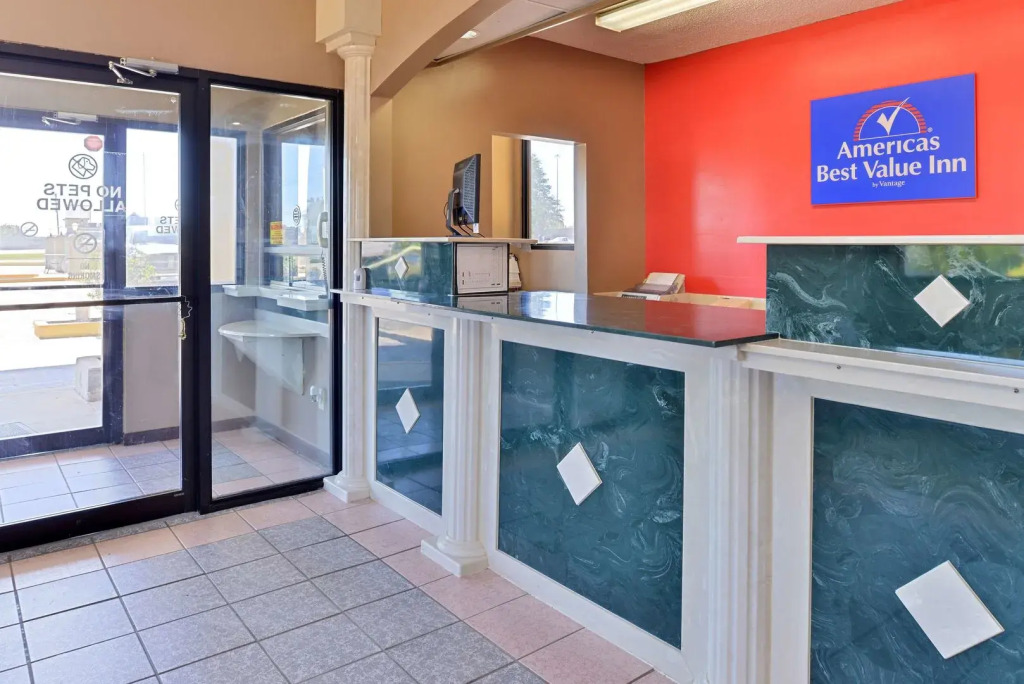 Days Inn & Suites by Wyndham Byram