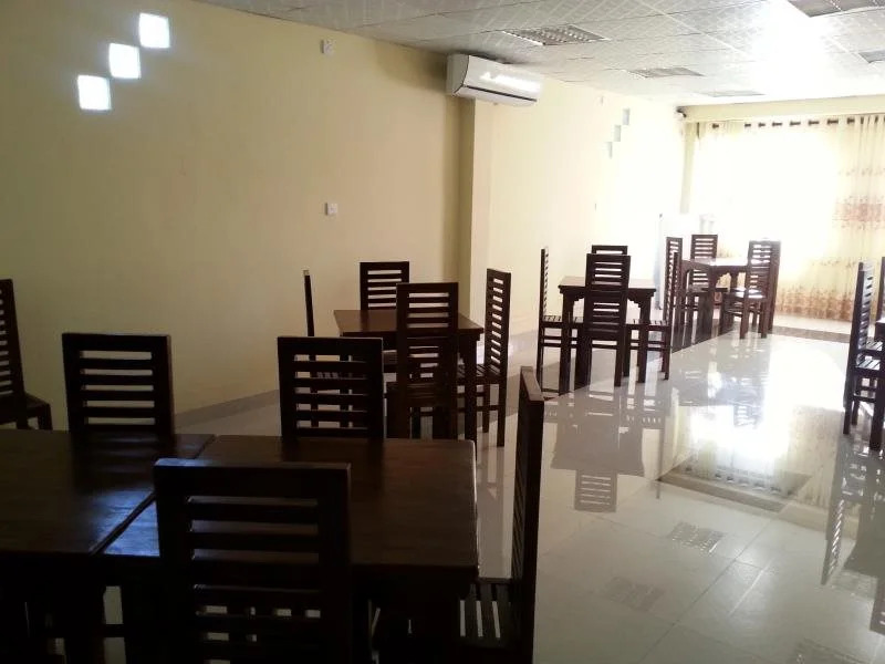 Yals Town Inn