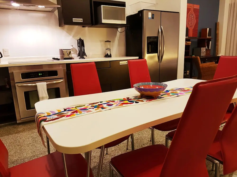 Comfortable 2 BR condo steps away from 5th Av and Mamitas Beach by Happy Address