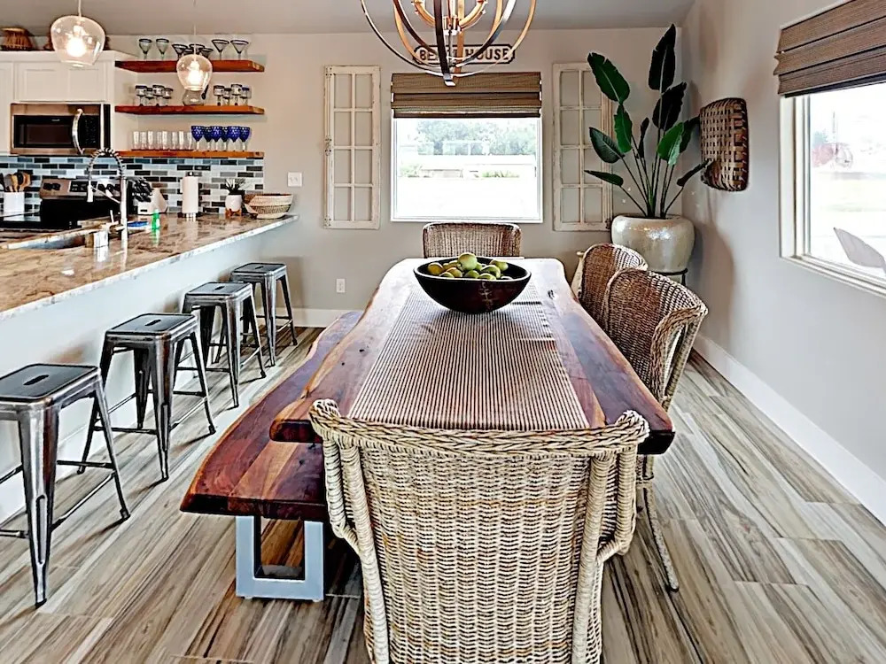 CasaTitos on Station Street - 4 Br Home