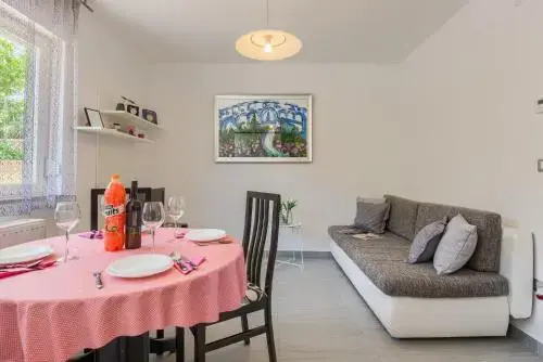 Esther Apartment