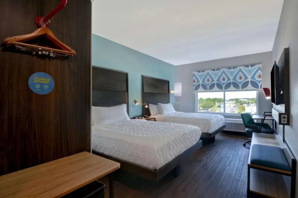 Hole Inn the Wall Hotel - Sunset Plaza - Fort Walton Beach