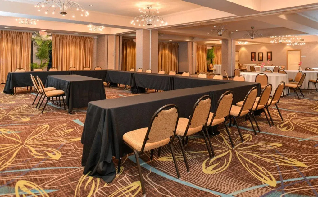 Holiday Inn Express Hotel & Suites Dallas South - DeSoto by IHG