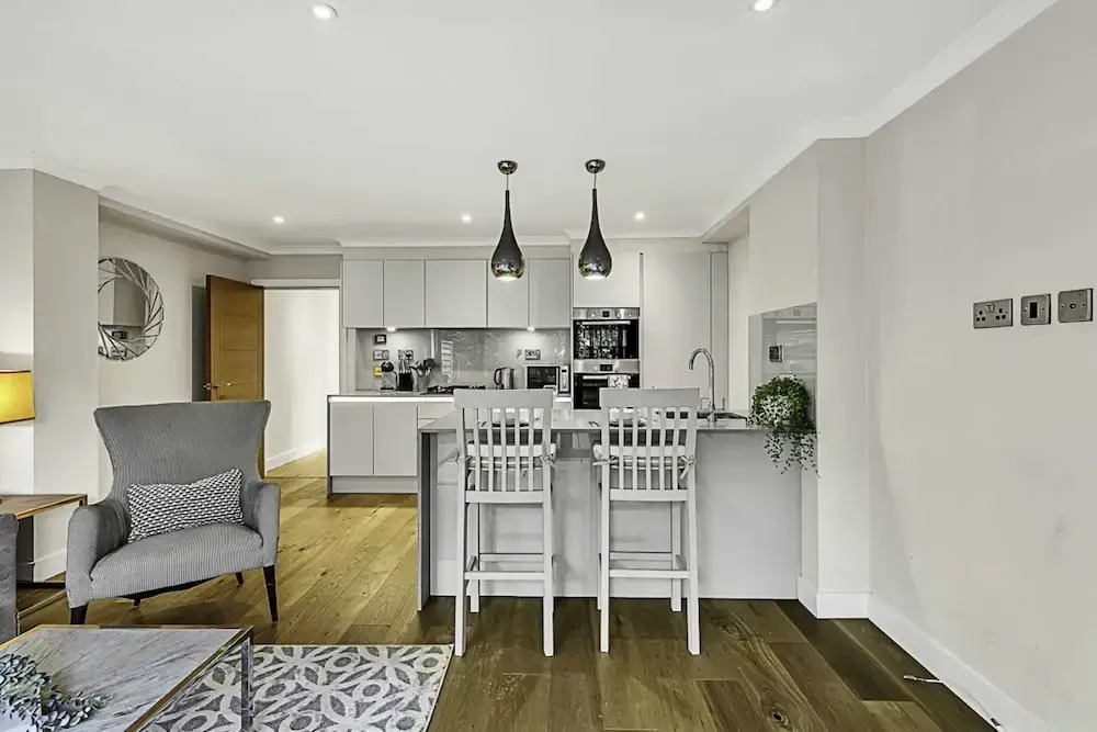 Chic and Contemporary Retreat in Brentford