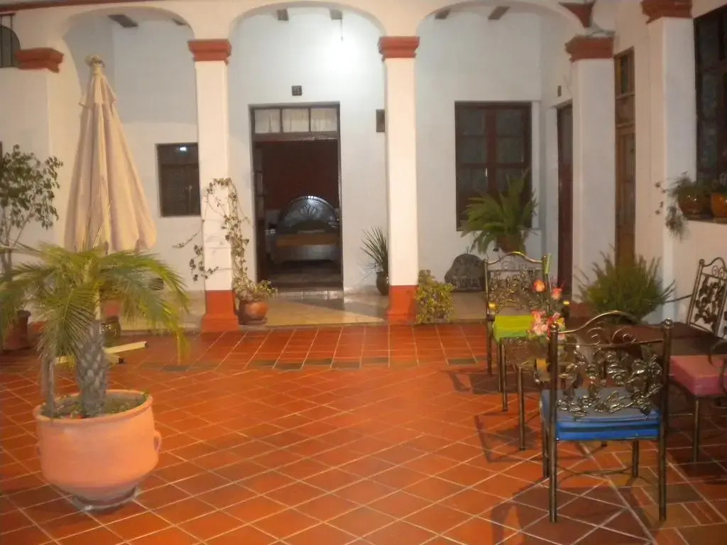 Las Torres Hostal