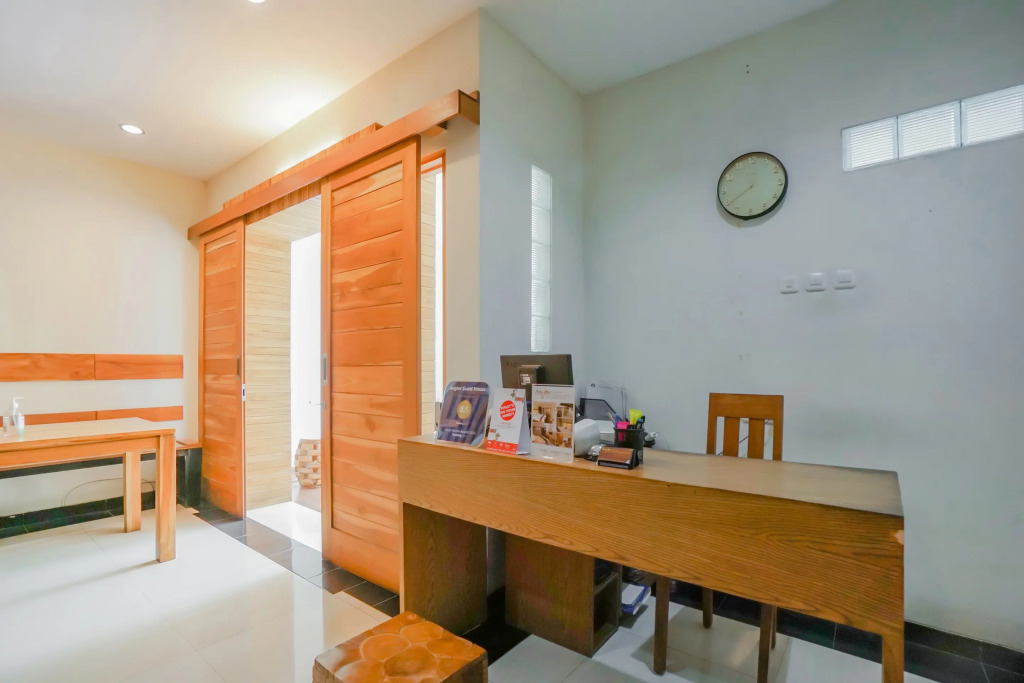 Oyo 90319 Angler Guest House Malang