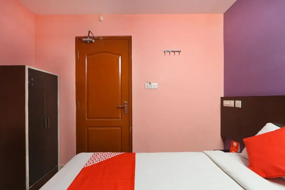Oyo 6637 Hotel Bvn Grand