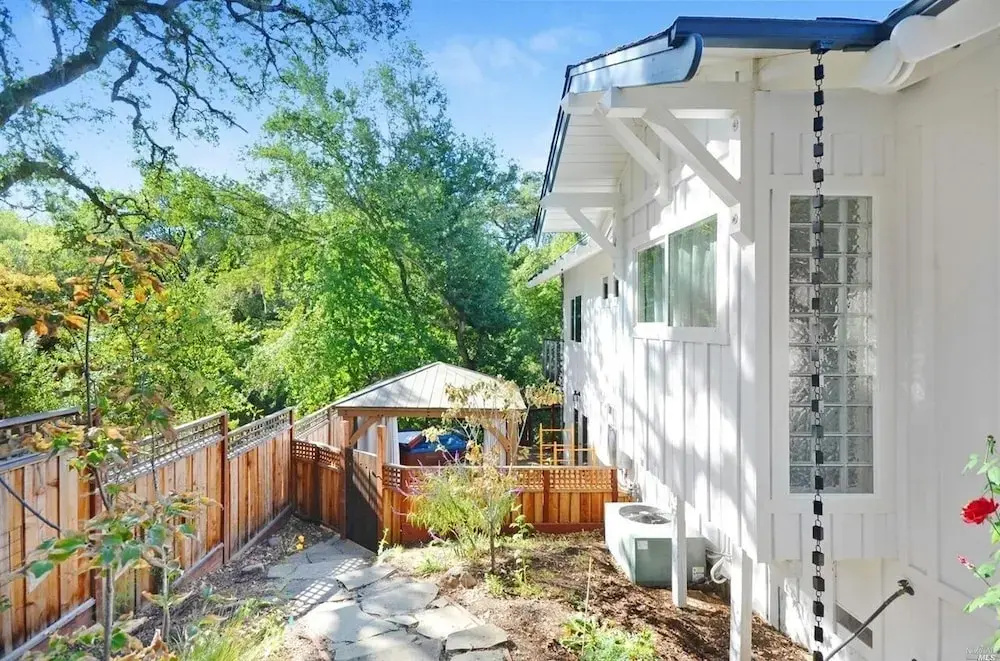 Peaceful Glen Ellen 3br W/ Deck, Garden & Parking! 3 Bedroom Home by RedAwning
