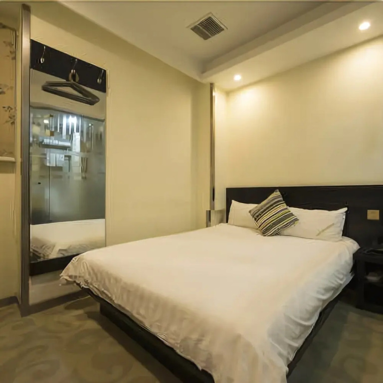Fast 109 Hotel Chain Shanghai Baoshan Road Metro Station