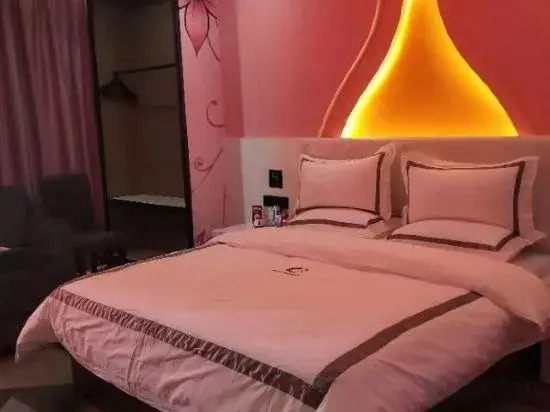 Pingguo Weisner Theme Hotel