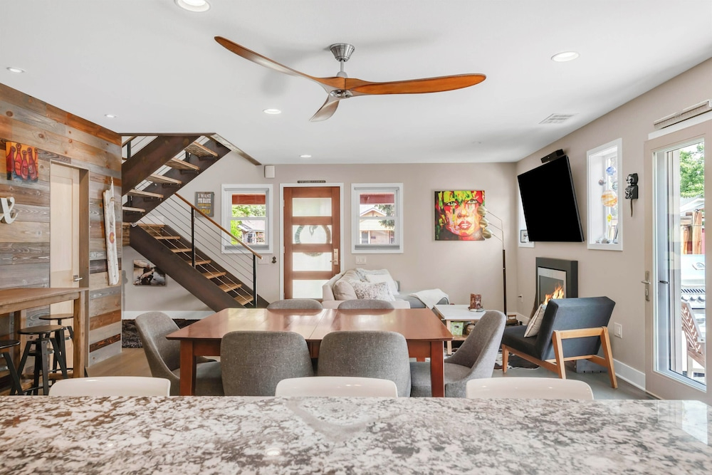 Hot Tub Soaks & Foodie Strolls! Berkeley Area Base