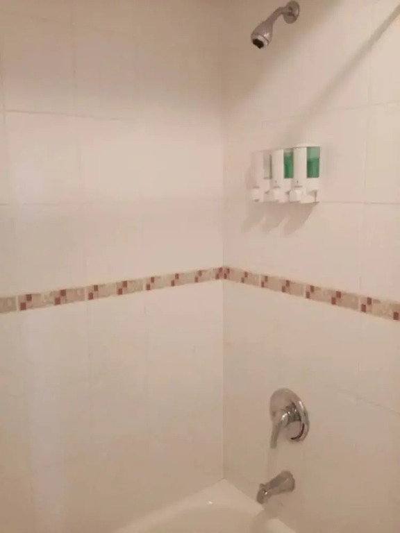 Charming 3br Apt, Only 20 Minutes To Time Square! 3 Bedroom Apts