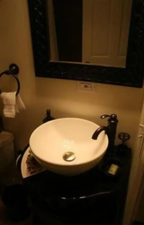 The Roscoe Village Guesthouse