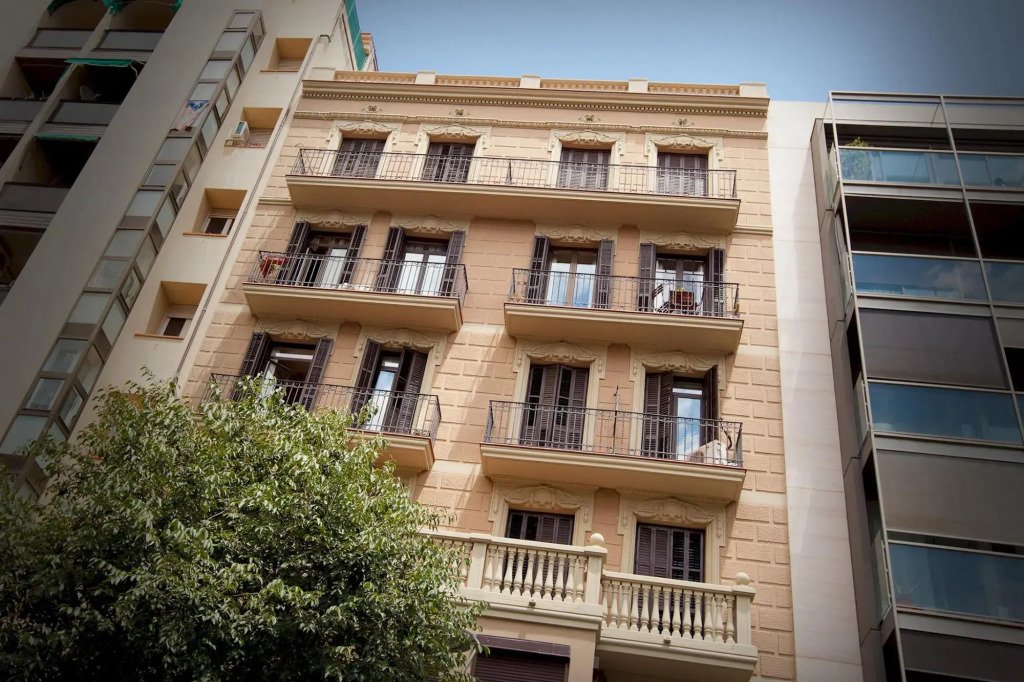 DONNA · Donna's Residence · Low-priced, Super Reviewed Apartment
