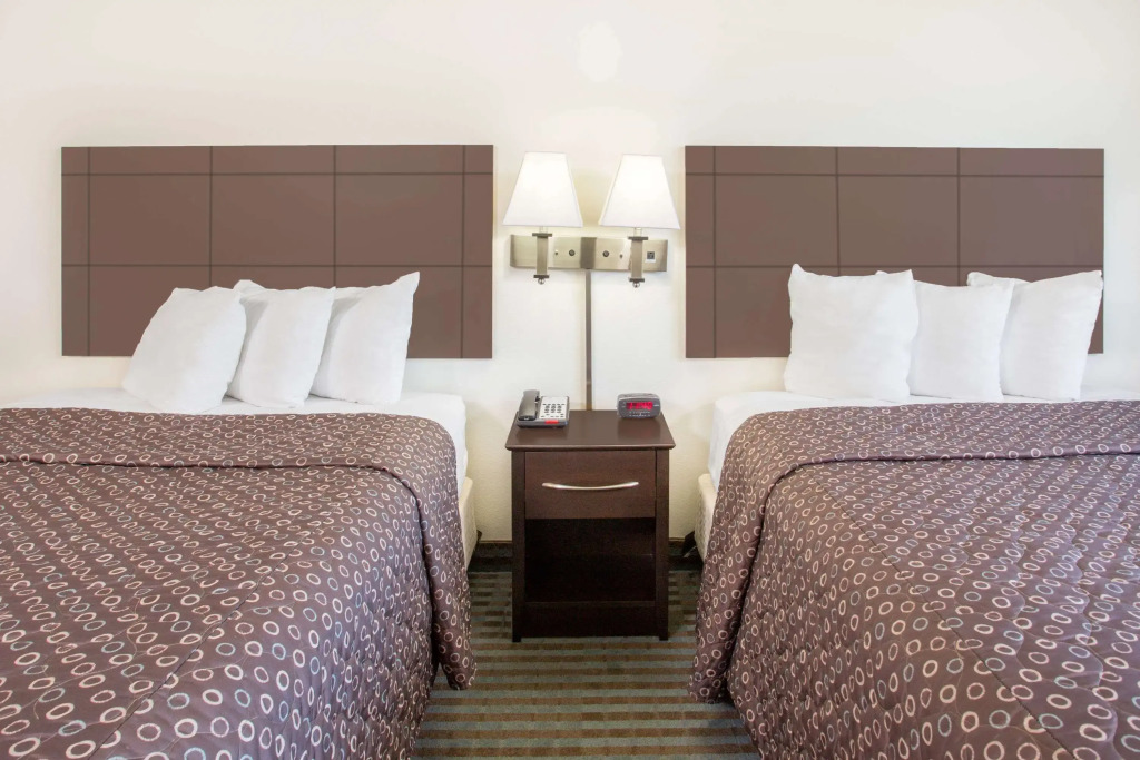 Super 8 by Wyndham Cedar Falls