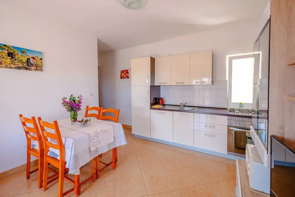 Apartments Mladenka