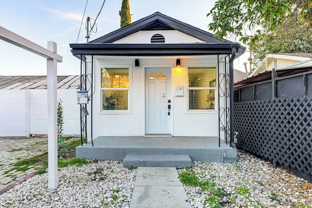 Extended Stay in LA! Cozy Home 3 Mi to Downtown