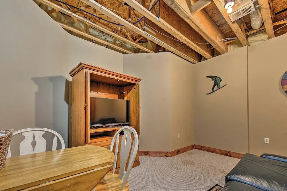 Southwind Seven Springs Home on Ski Slopes!