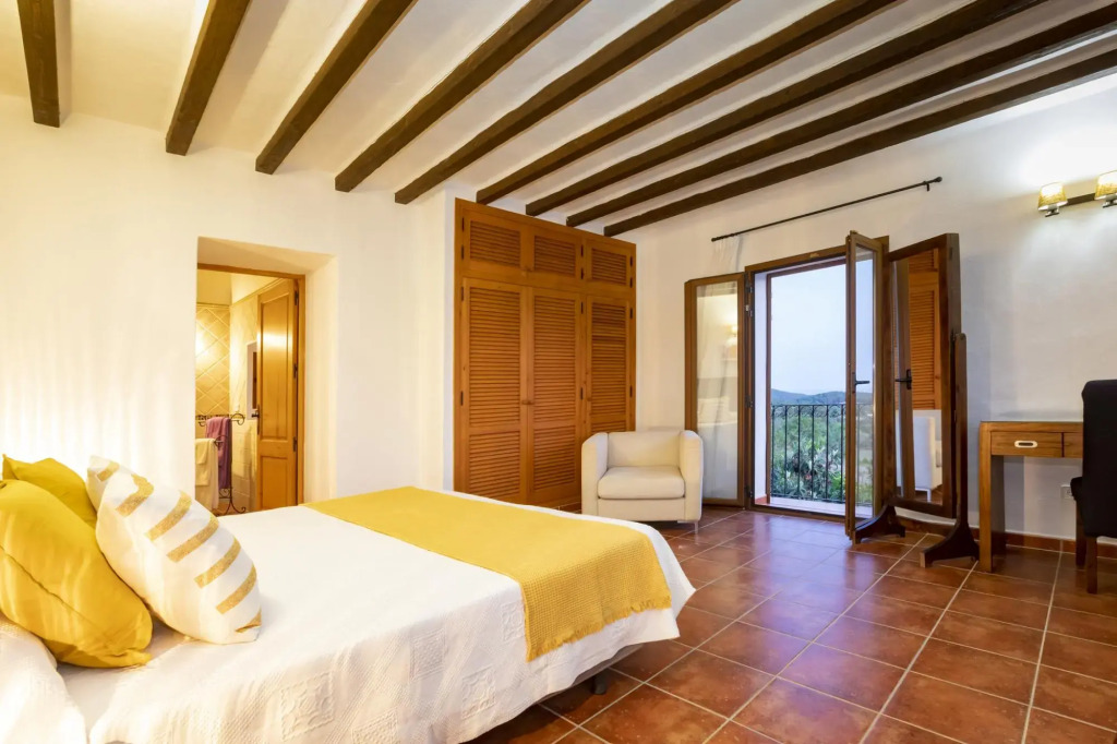 Villa Near Ibiza Town-San Antonio Sleeps 14