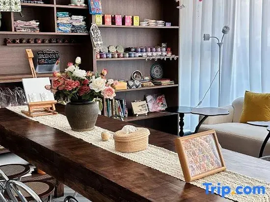Yining Liubai Village Homestay