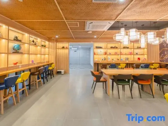 STAR HOTEL (Shanghai Hongqiao Weining Road Subway Station)