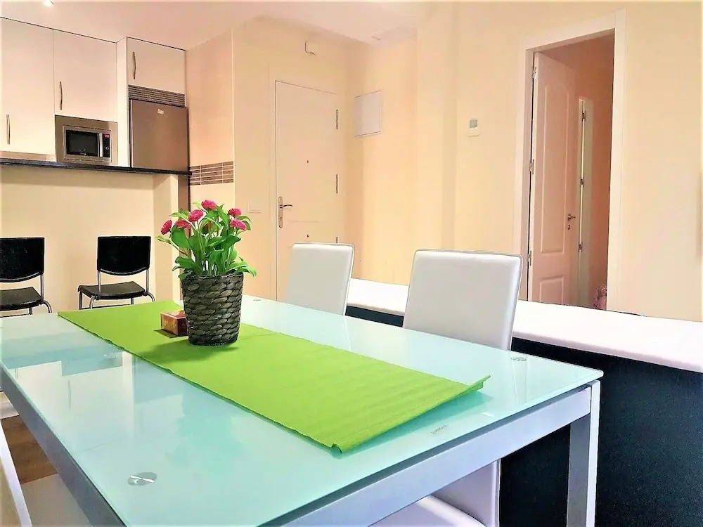MC YOLO Apartamentos Espacio América