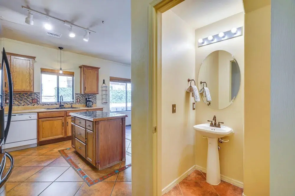 Southwestern Chic! Tucson Retreat w/ Private Patio