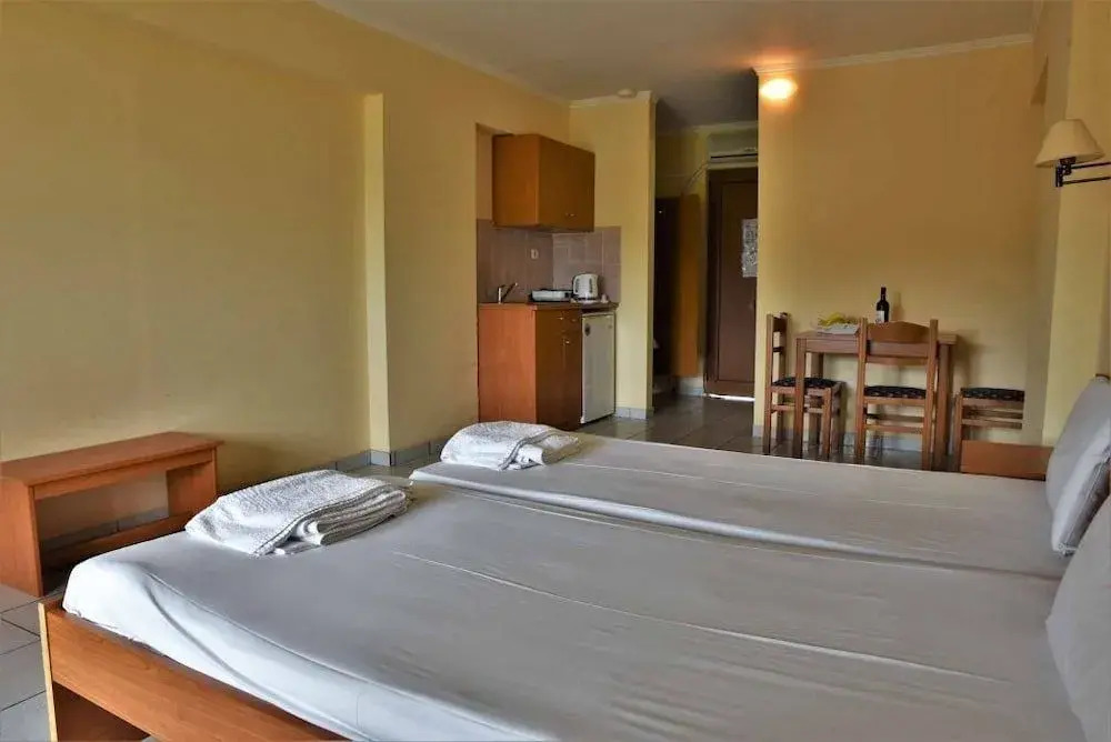 Elpida Hotel