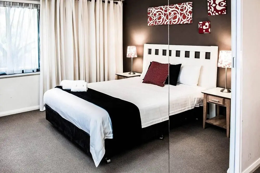 Two bedroom Apt next to Perth CBD with Parking.
