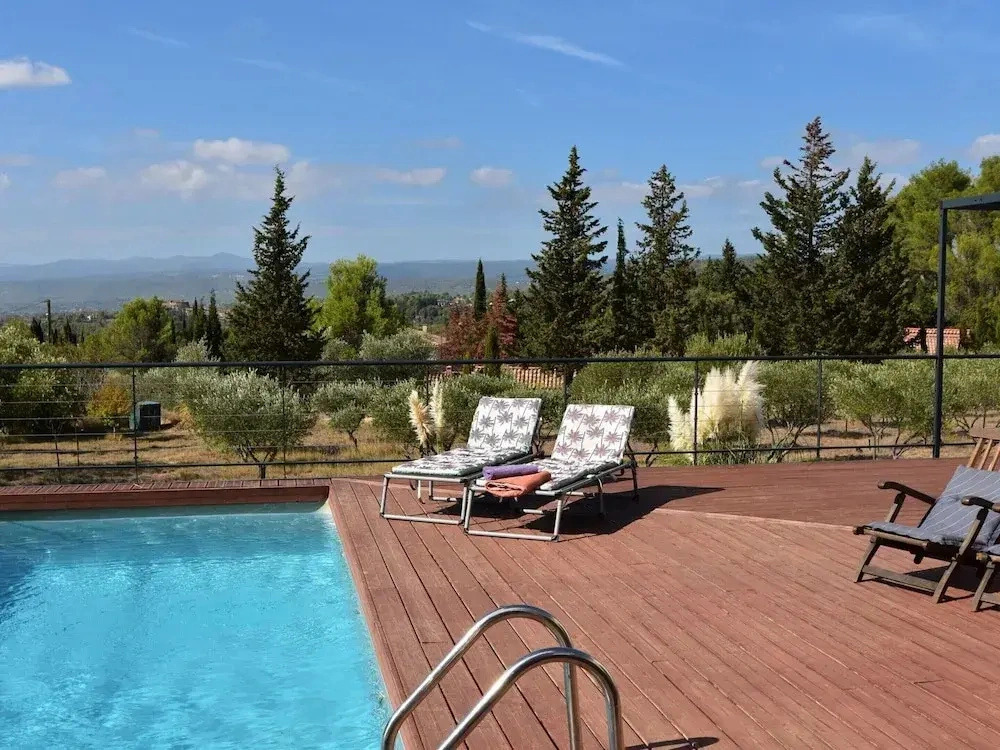 Villa With Pool & Views