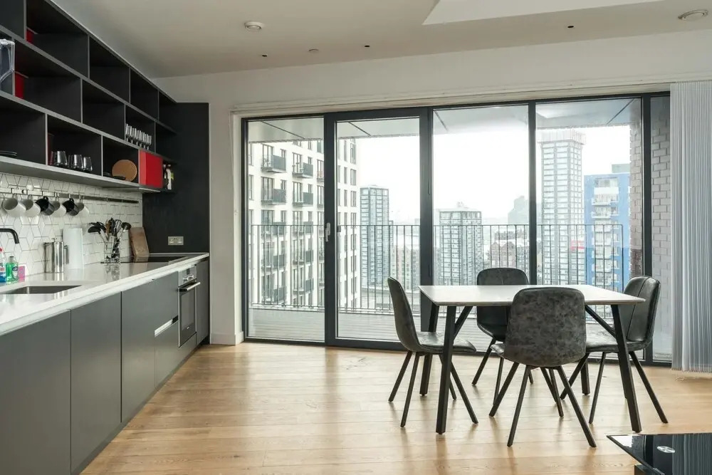 Superb 2BD Flat With Breathtaking Views!