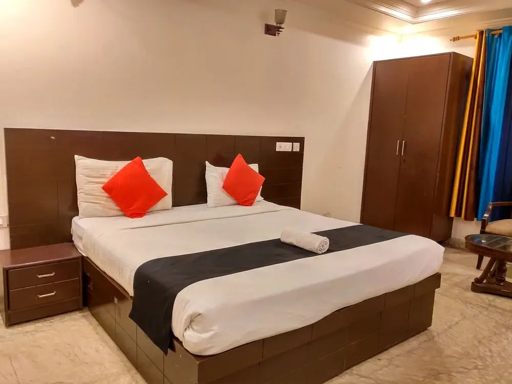 Hotel The INFINTY NEAR DELHI AIRPORT Breakfast,Dinner Include