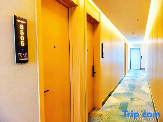 Longjiang Yishe Hotel (Baima Pedestrian Street)