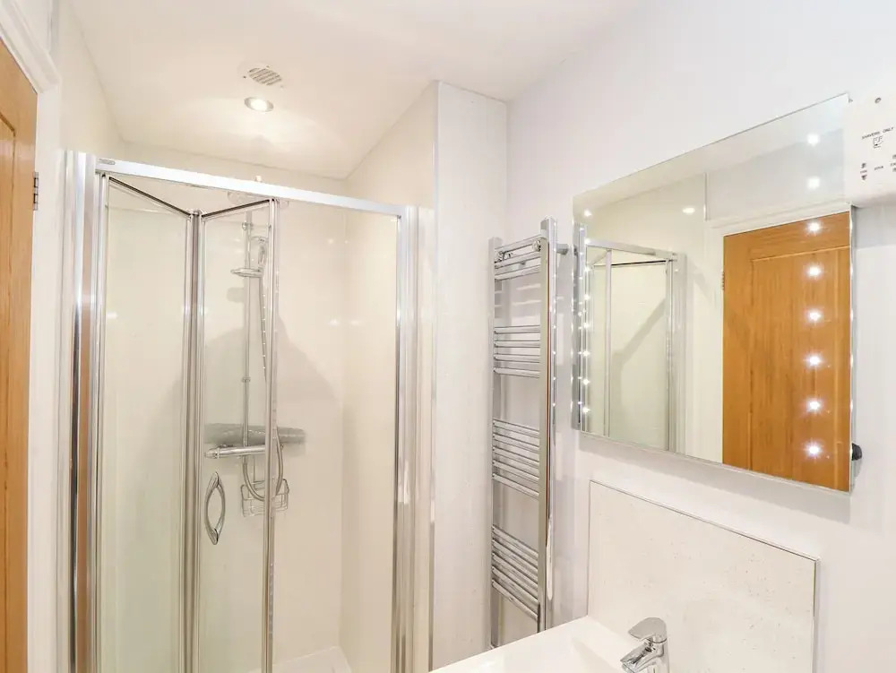 Flat 2 Niles Place