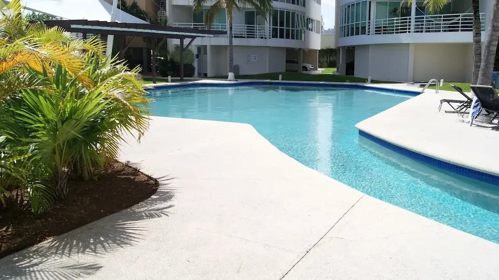 Luxury 3BR Condo HZ by TA