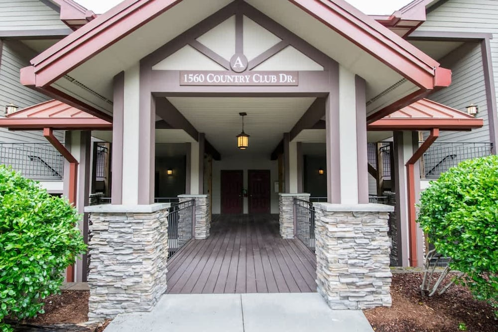 Scenic 2BR Condo w Porch Pool Near Slope Trails