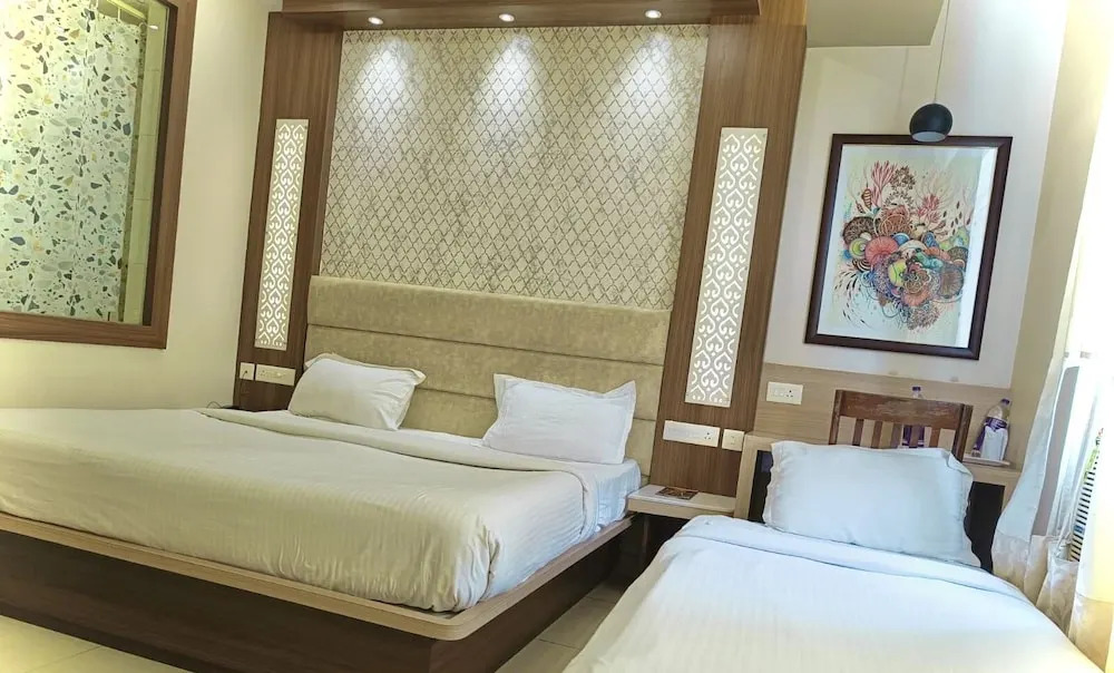 Hotel KUBER PALACE - Sea beach & Temple