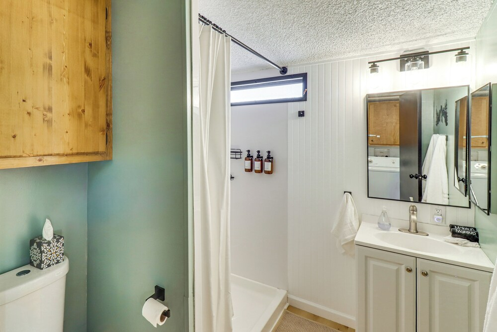 1 Mi to Woodland Lake! Cabin w/ Dog-friendly Yard
