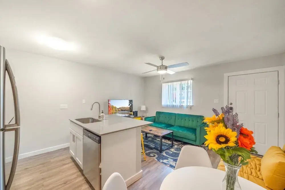 Modern 1BR Near UT Hyde Park Evonify