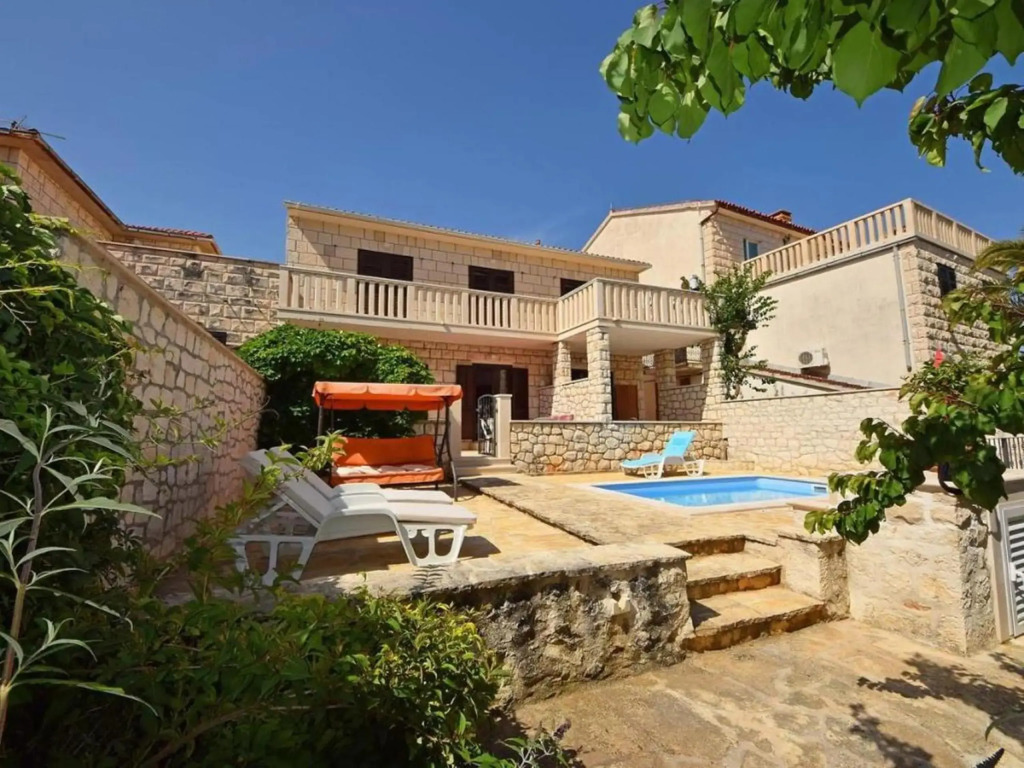 Holiday Apartement Marija Supetar with private pool