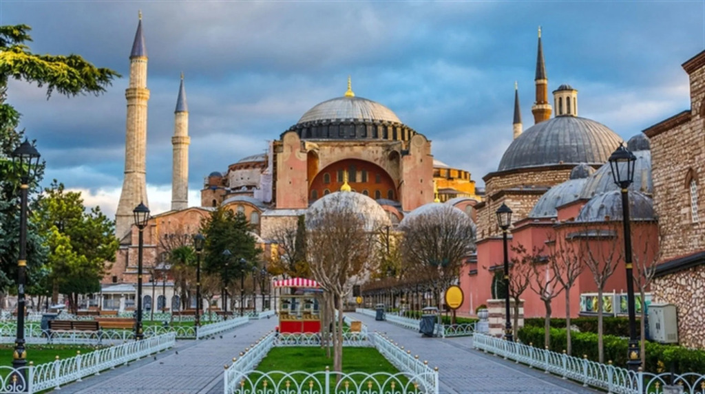 Hot Budget Ortakoy