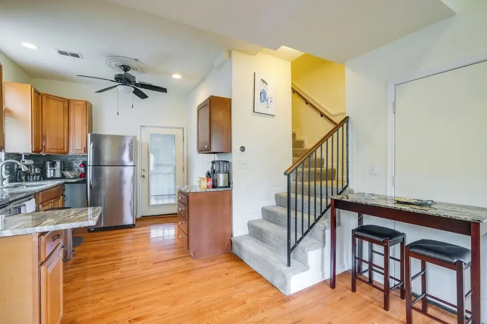 5 Mi to US Capitol: Washington DC Townhome