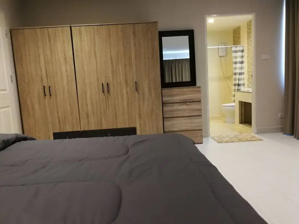 BKK 2 BR apt Near Sathon Iconsiam Firework View